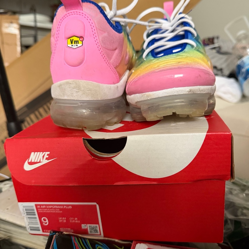 Nike Air VaporMax Plus 9 Pink Foam Sneakers 👟 (dirty) Free Gift 🎁 w/ purchase - Picture 3 of 9